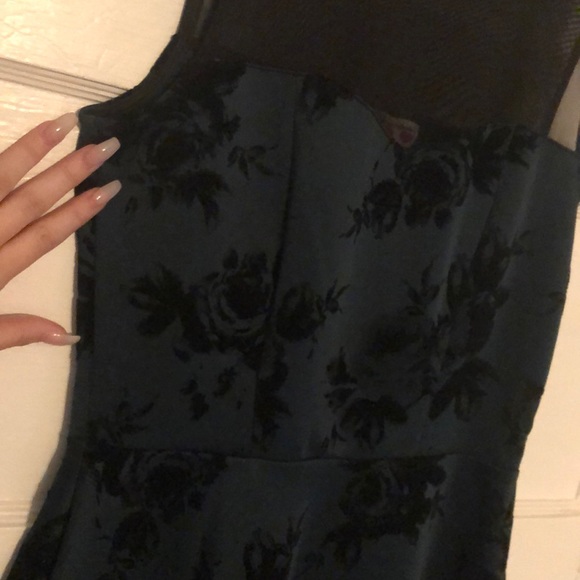 Green velvet dress - Picture 2 of 2